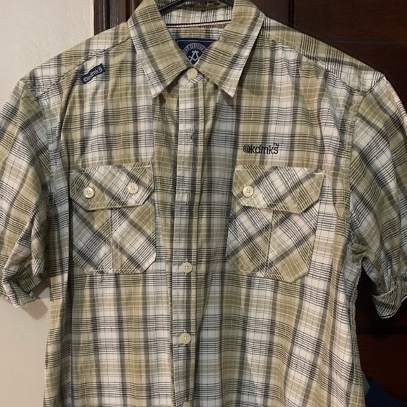 Short sleeve button up - Picture 2 of 3